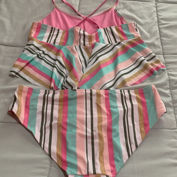 Girls swimsuit - Picture 2 of 3